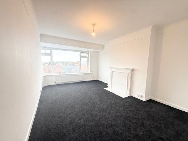 Property photo 3 of 14 Lounge