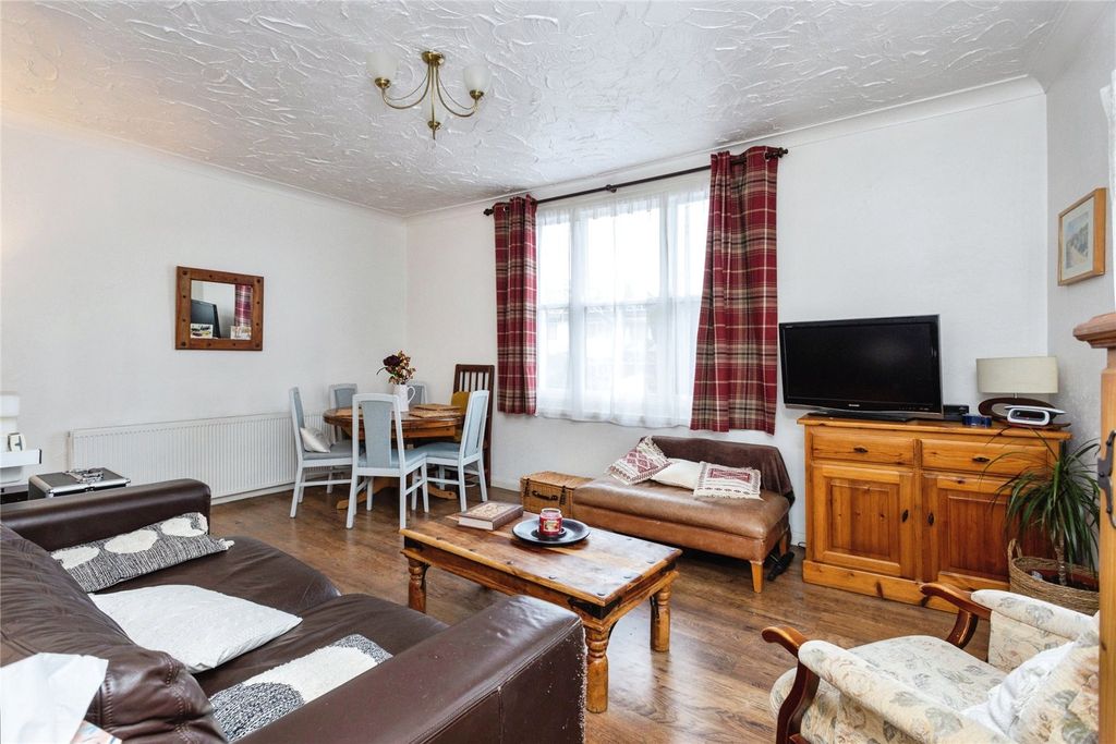 Property photo 2 of 17 Picture No. 14