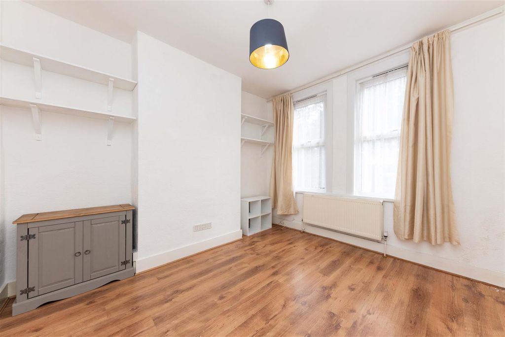 Property photo 2 of 20