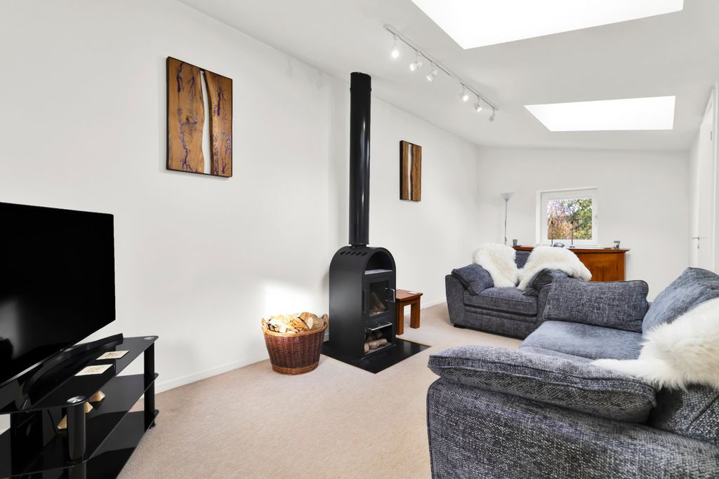 Property photo 3 of 38 Sitting Room