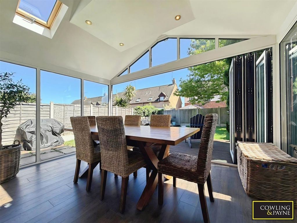 Property photo 3 of 19 Conservatory