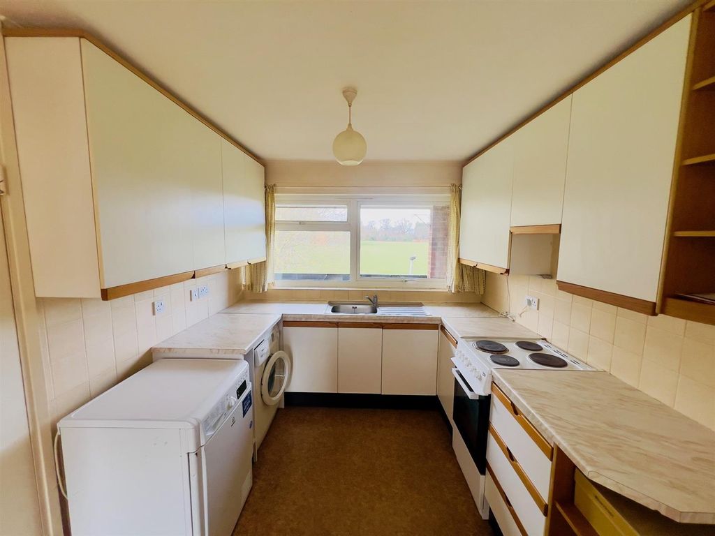 Property photo 2 of 8 Kitchen.Jpg