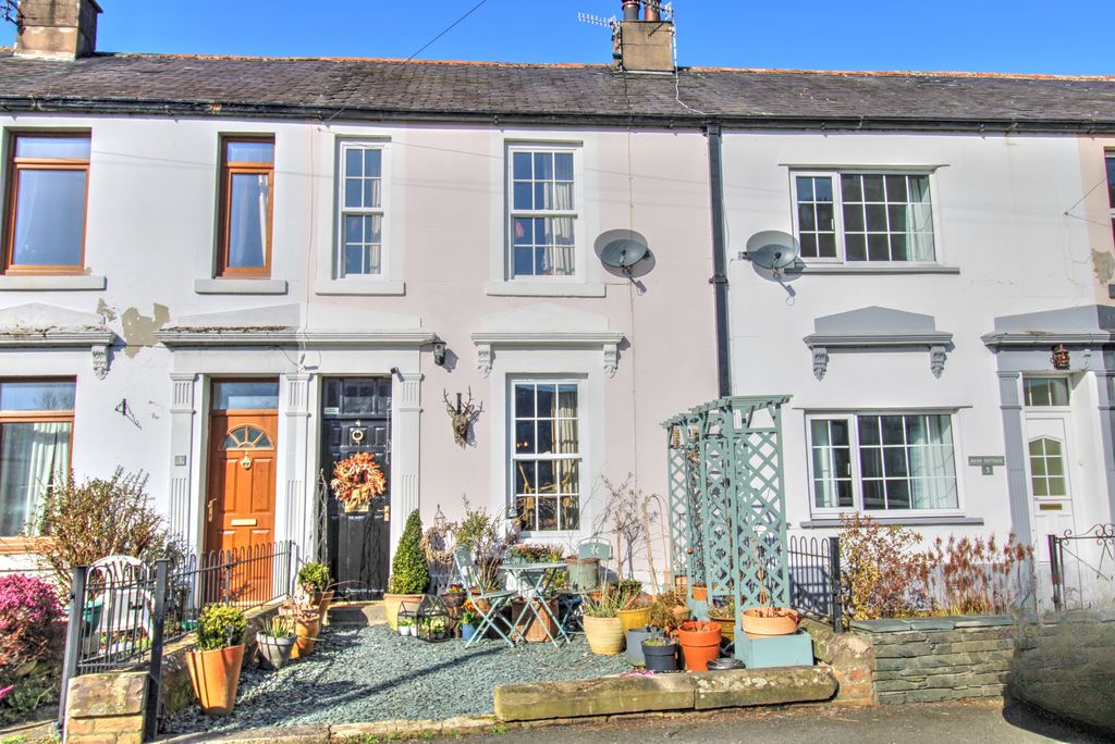 Property photo 1 of 18 Station Terrace