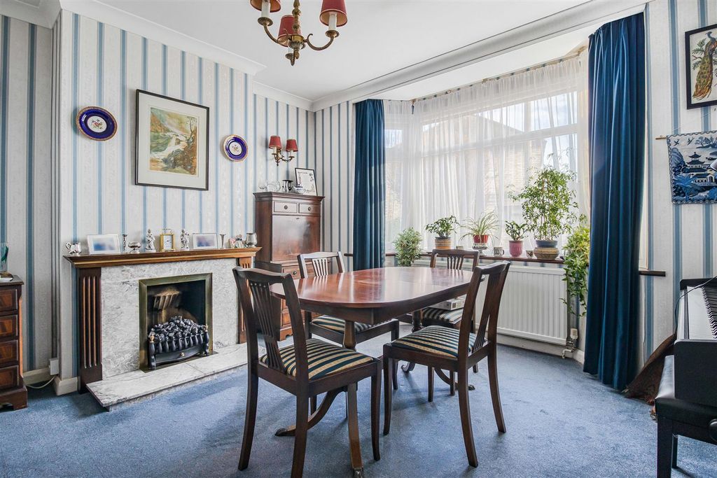 Property photo 2 of 16 18_71121.Jpg