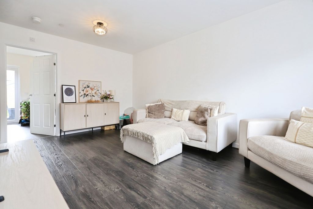 Property photo 2 of 20 Pbox-Img.Jpg