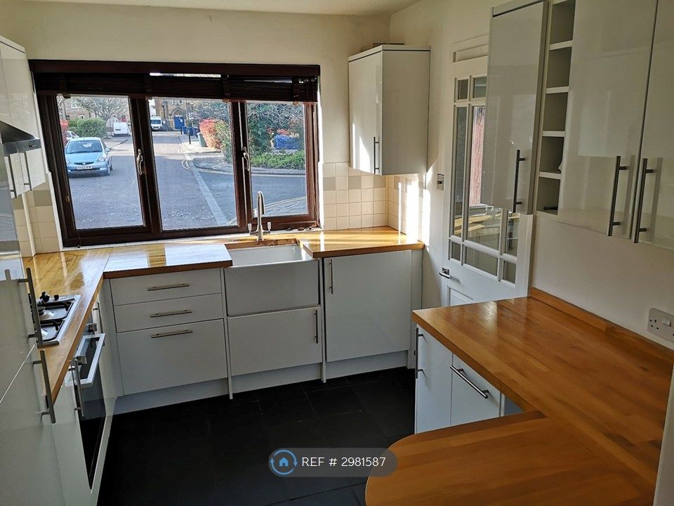 Property photo 1 of 11 Kitchen