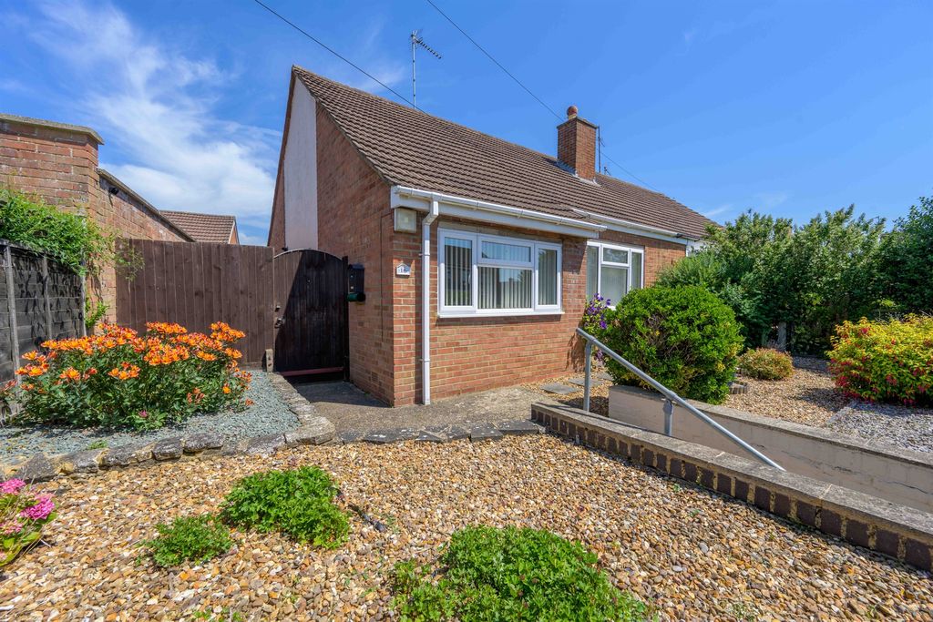 Property photo 1 of 8 Externally