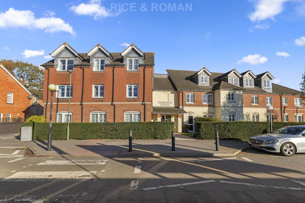Additional image 10 of 1 bed flat for salePassfield Lodge, Lightwater GU18