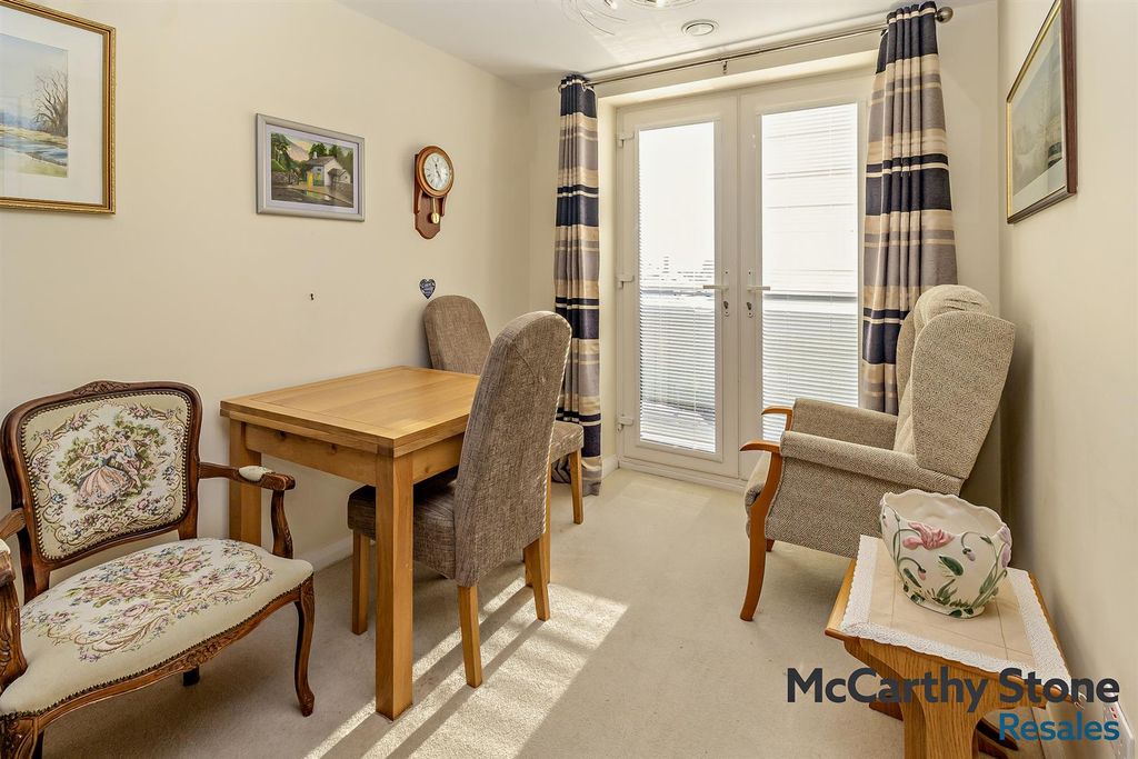 Property photo 3 of 23 8673932-Interior10-800.Jpg