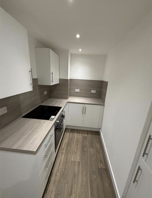 Property photo 3 of 9 Kitchen