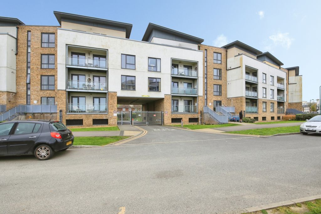 Property photo 1 of 20