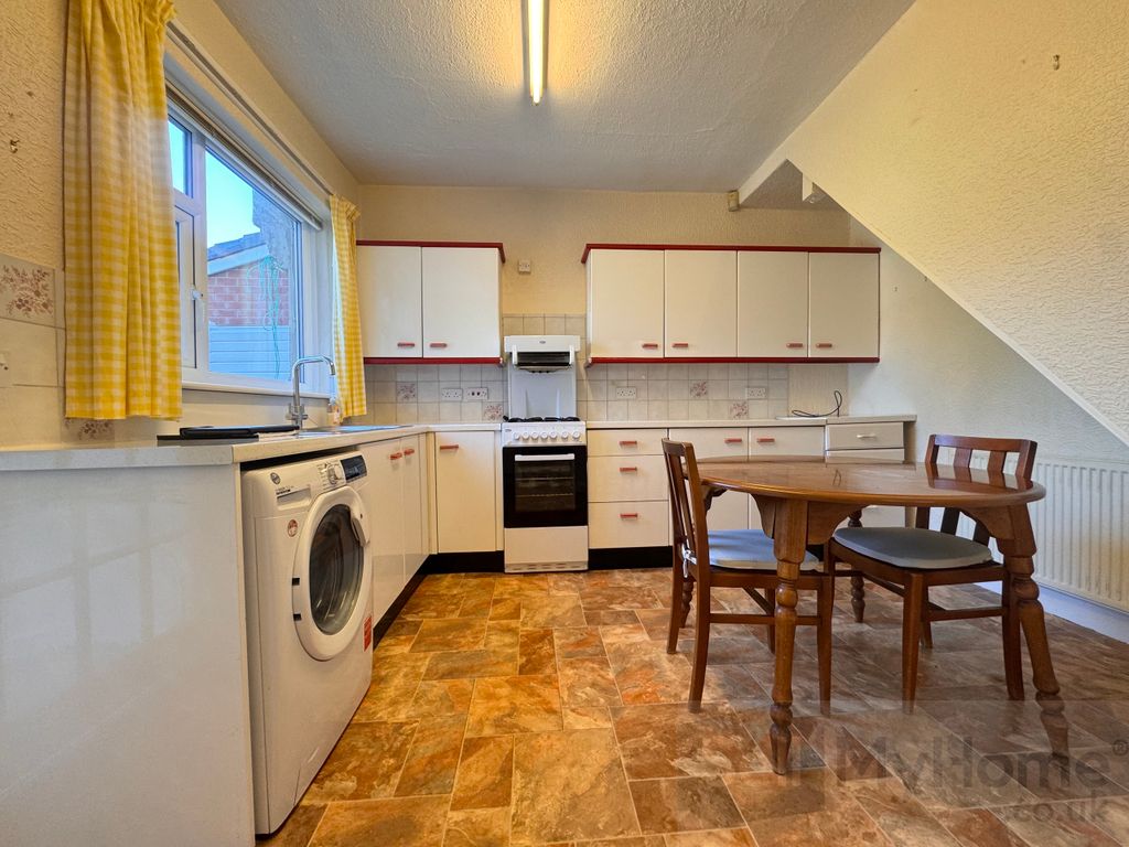 Property photo 3 of 15 Kitchen