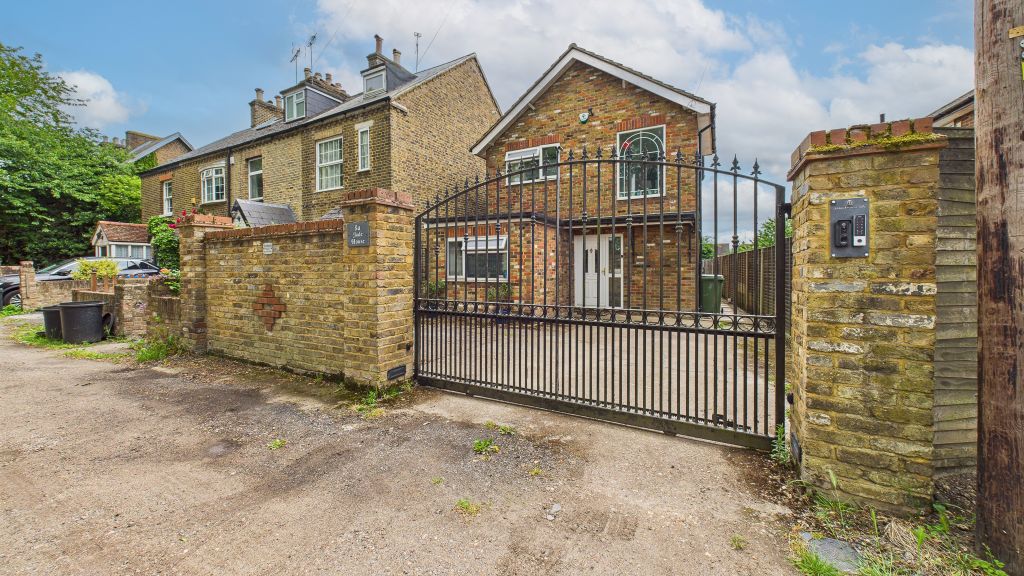 Property photo 1 of 22 Park Road East-26