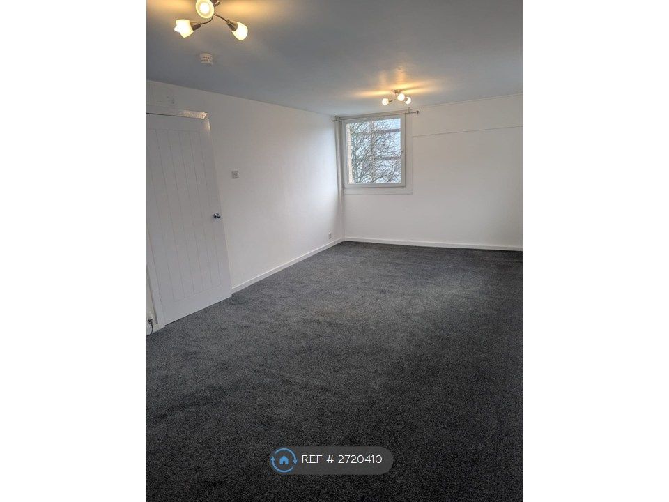 Property photo 3 of 16 Lounge