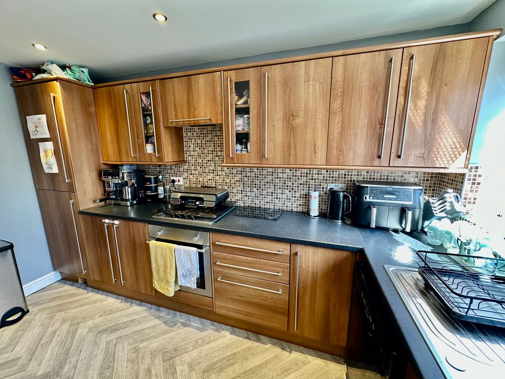Property photo 2 of 16 Img_9235