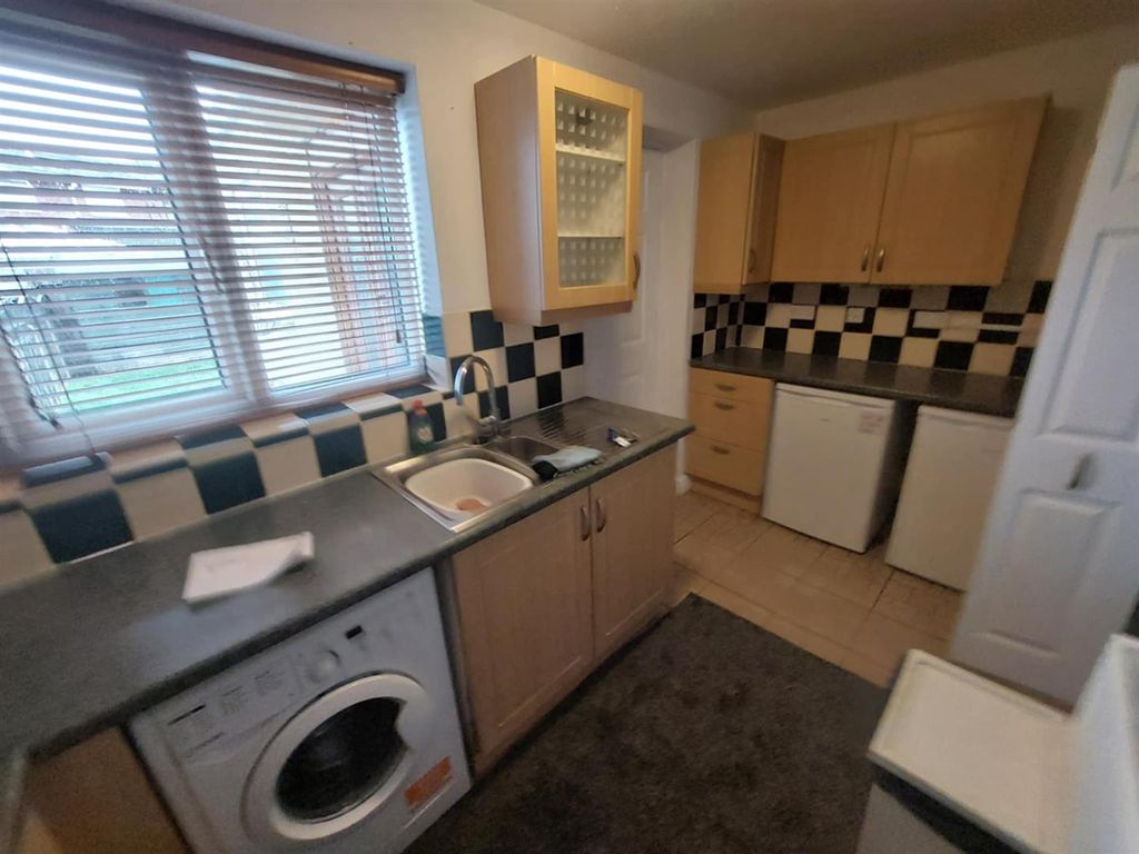 Property photo 3 of 12 8Adbbca7-Ea14-40Ac-945c-4B3Dfe47E854.Jpg