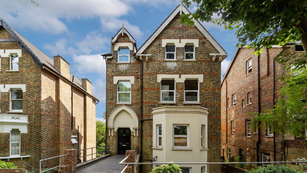 Property photo 1 of 14 Flat B, 57 Westwood Hill, Sydenham, London, Se26 6Ns