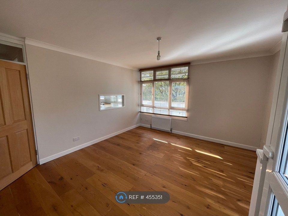 Property photo 2 of 17 Living Room