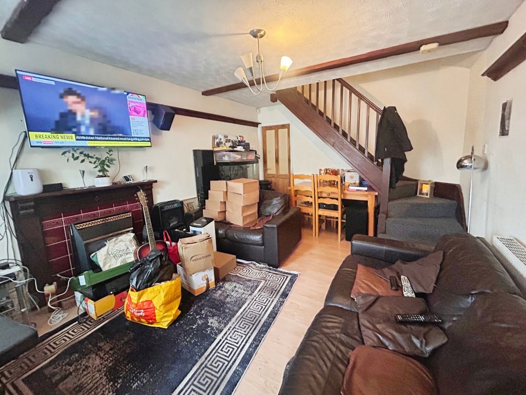 Property photo 3 of 9 Lounge