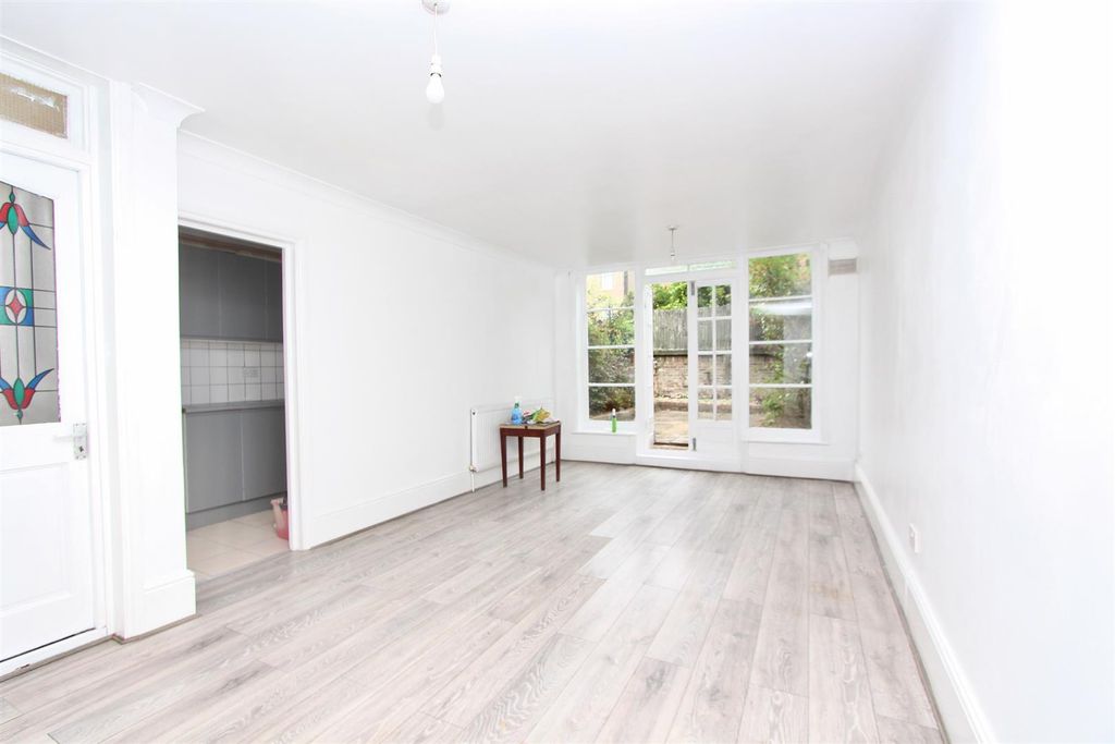 Property photo 3 of 14 Dynevor Road, N16