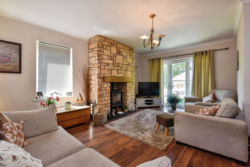Property photo 3 of 25 Pbox-Img.Jpg