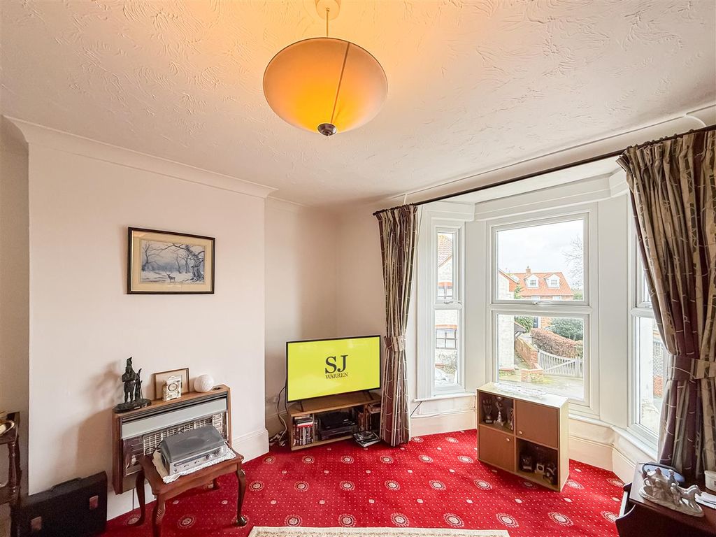 Property photo 3 of 21 Lounge