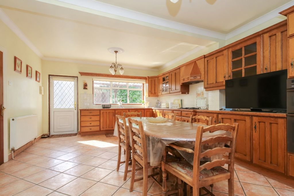 Property photo 2 of 16 Kitchen / Breakfast