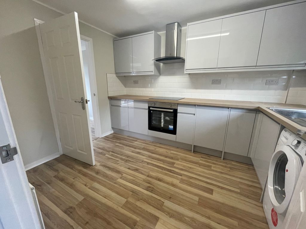 Property photo 2 of 15 Kitchen 2