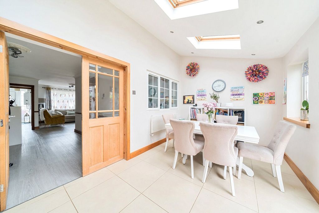 Property photo 2 of 14 4