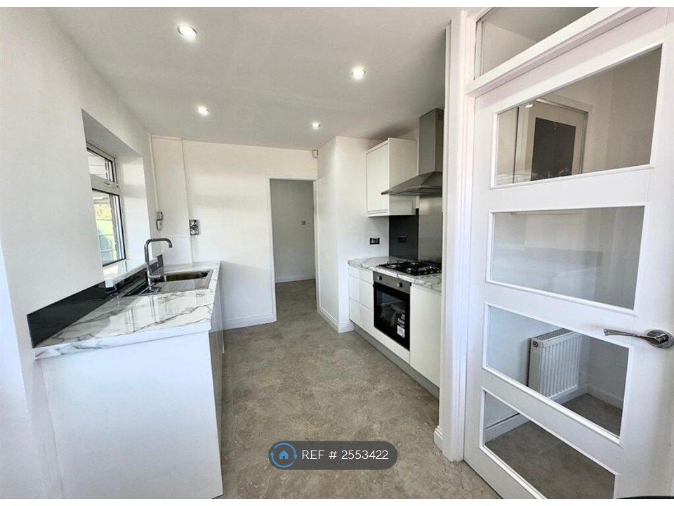 Property photo 3 of 5 Kitchen