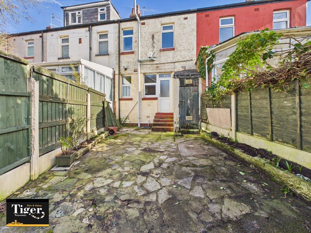 Property photo 2 of 13 Img_398449_8_Large