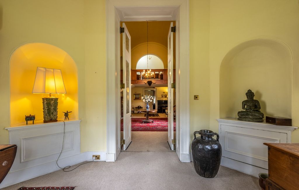 Property photo 3 of 44 F524312B-1139-4420-93Da-d9A708599380