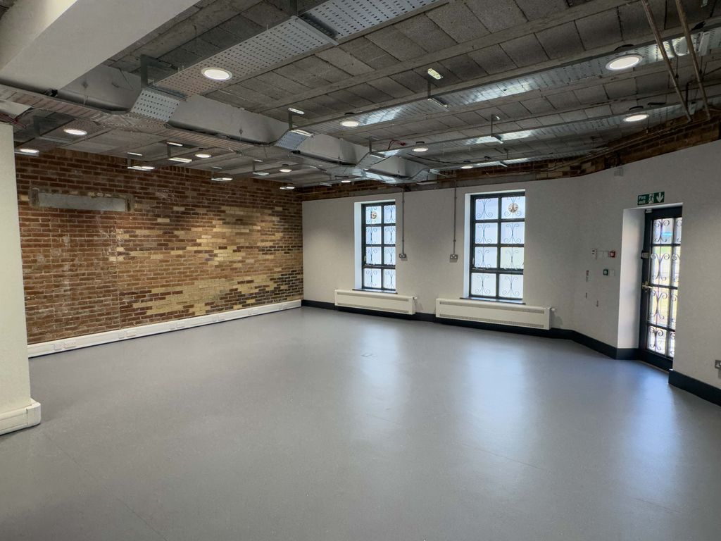 Property photo 3 of 10 Blackfriars 3 Ground Floor