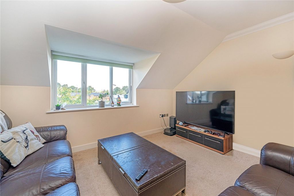 Property photo 3 of 12 Picture No. 02