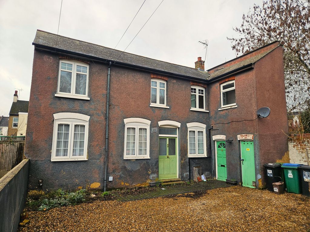 Property photo 1 of 6