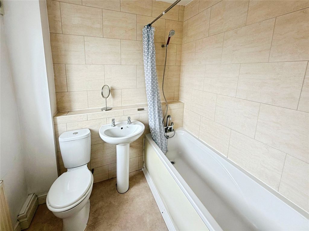 Property photo 3 of 14 Bathroom/Wc