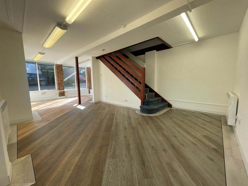 Property photo 3 of 8 Photo 6