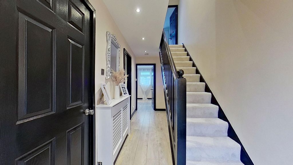 Property photo 2 of 33