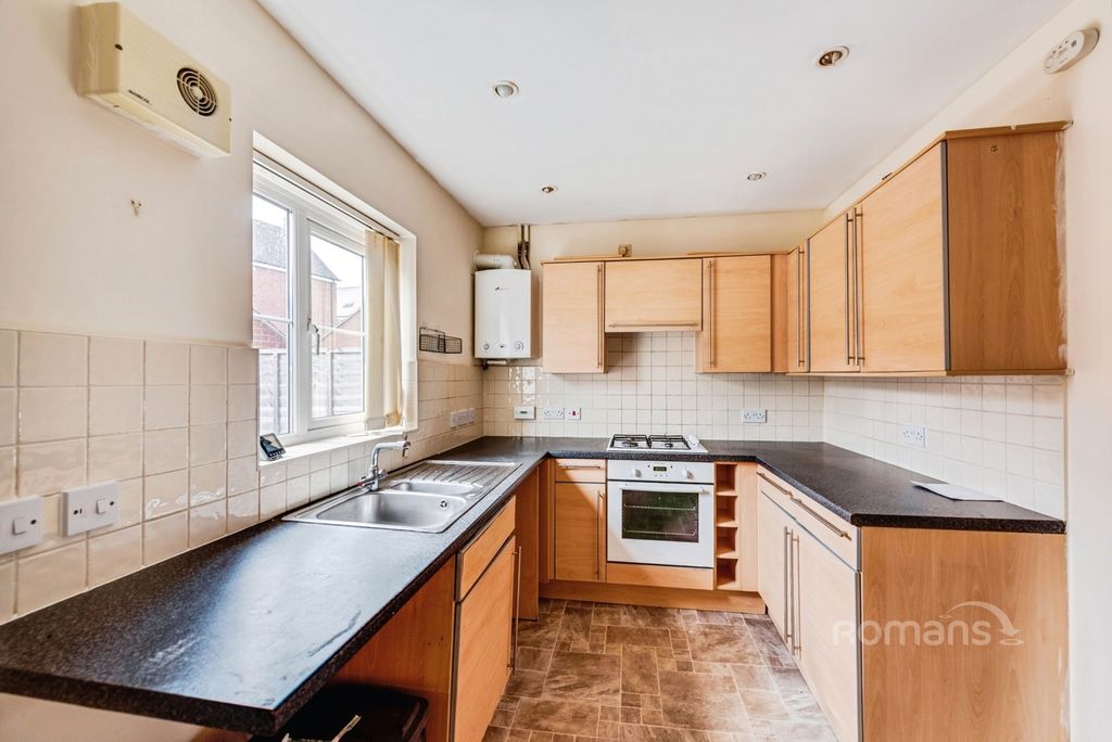 Property photo 3 of 12 Kitchen