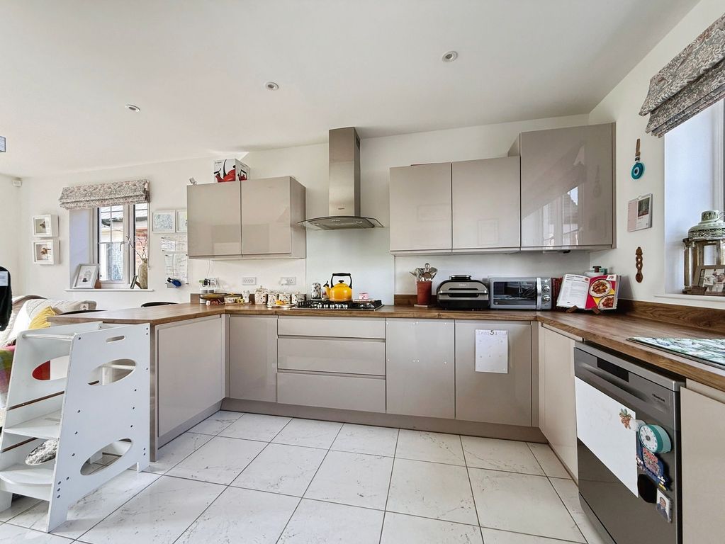 Property photo 2 of 28