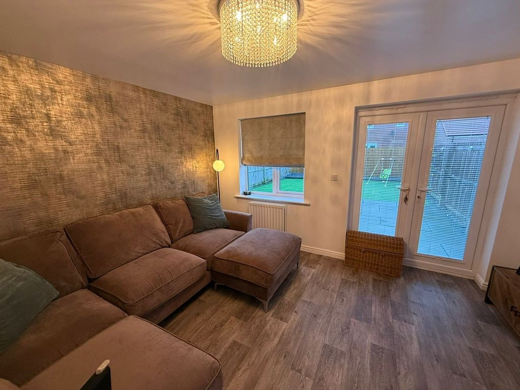 Property photo 2 of 9 Living Room