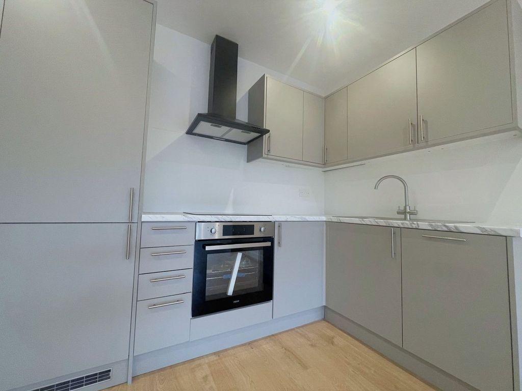 Property photo 3 of 6 Kitchen