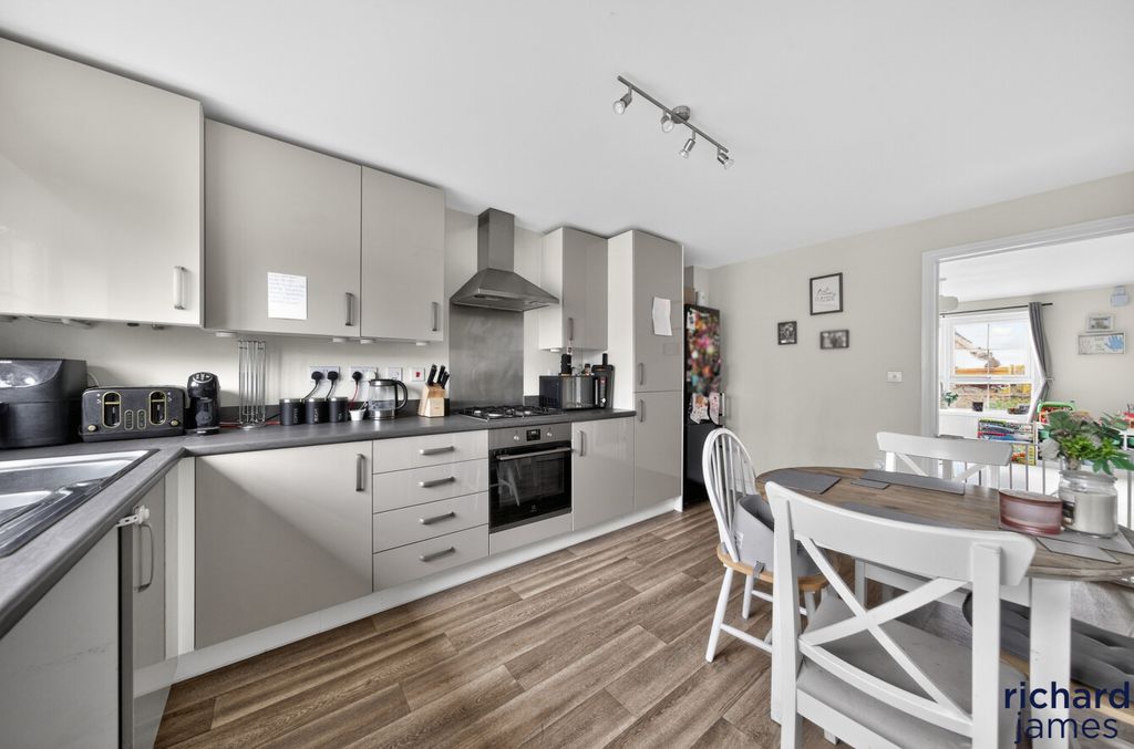 Property photo 3 of 12 486Db25042144F7A90E1275d86c17E5d