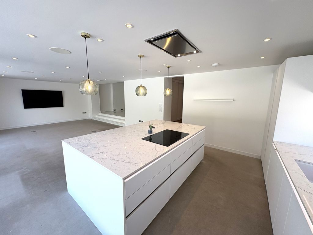 Property photo 2 of 29