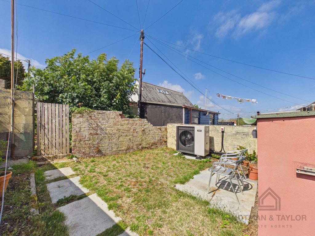 Property photo 3 of 18
