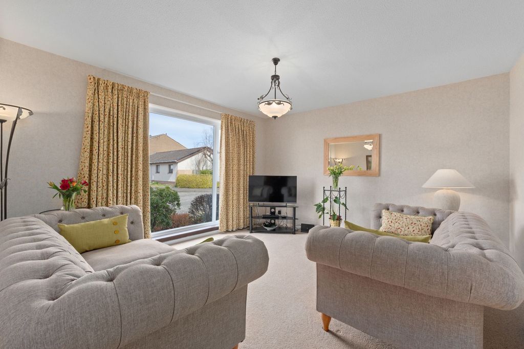 Property photo 3 of 25