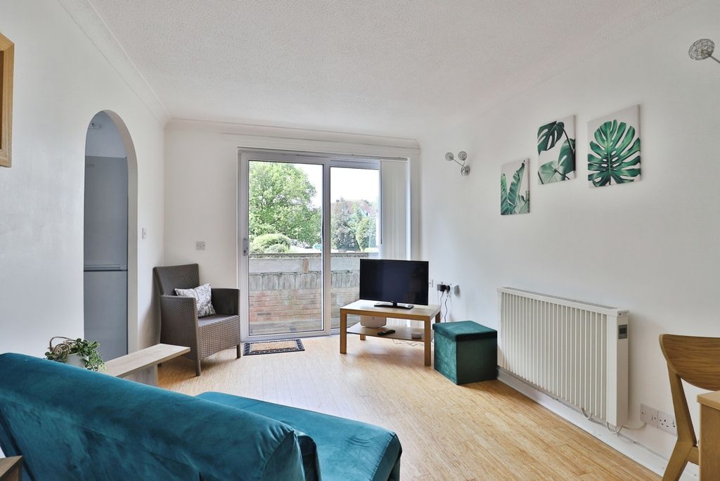 Property photo 2 of 17 Photo
