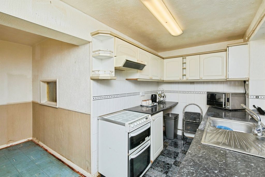 Property photo 3 of 18