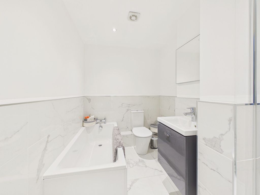 Property photo 3 of 13 Bathroom