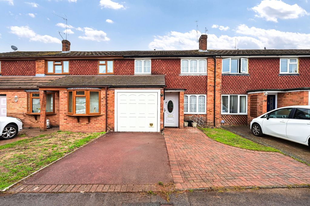 Property photo 1 of 10 23 Oak Farm Close (4)